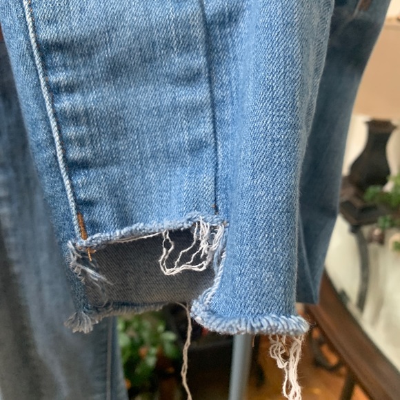 Madewell 9" High-Rise Skinny Crop Jeans: Destructed-Hem Edition, size 26 - Picture 4 of 6